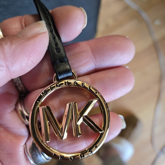 Michael Kors NWT Savannah Tote - Picture 8 of 10